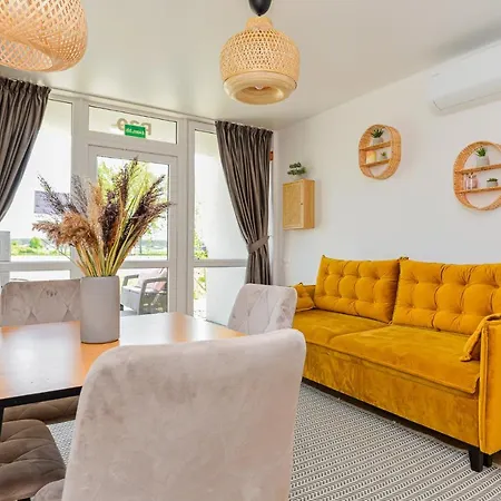 Zalia Kopa Su Baseinu, Sventoji Apartment *