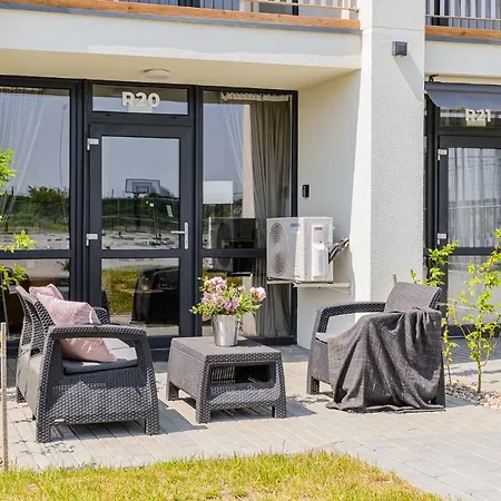 Zalia Kopa Su Baseinu, Sventoji Apartment