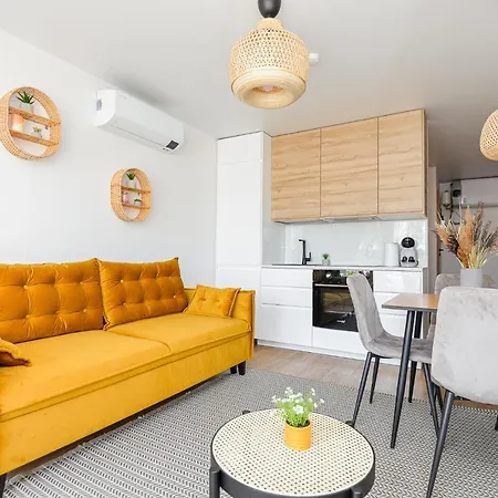Zalia Kopa Su Baseinu, Sventoji Apartment