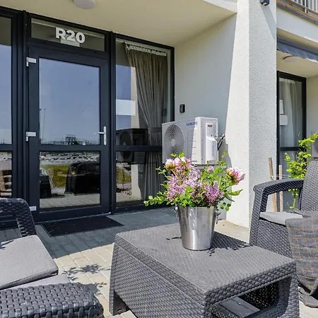 Zalia Kopa Su Baseinu, Sventoji Apartment *