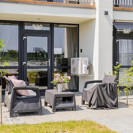 Zalia Kopa Su Baseinu, Sventoji Apartment *