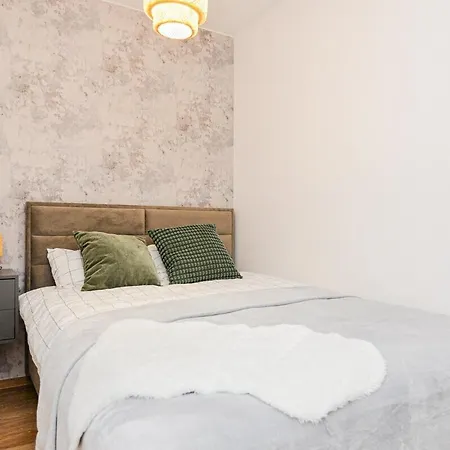 Zalia Kopa Su Baseinu, Sventoji Apartment
